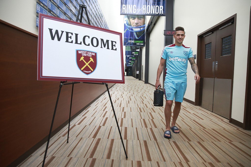 Manu Lanzini strides in and ready to go about his business.