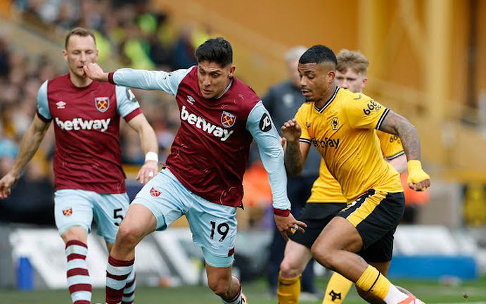 Image for West Ham’s Alvarez keeps his options open