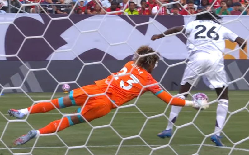 Image for Areola Blunders Highlights West Ham’s Goalkeeping Problem