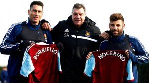West Ham manager Sam Allardyce (C) with new signings Marco Borriello (L) and Antonio Nocerino before