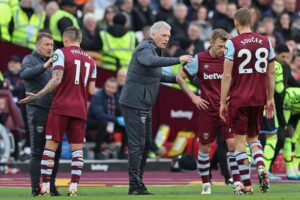 David Moyes tactics were doomed to fail against Arsenal and he may find it hard to convince West Ham players to follow him