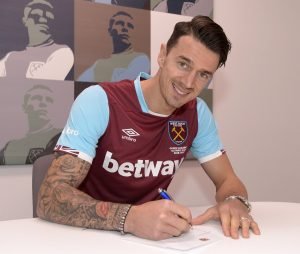 Fonte seen signing what could become ery expensive deal.