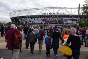 london-stadium-fans