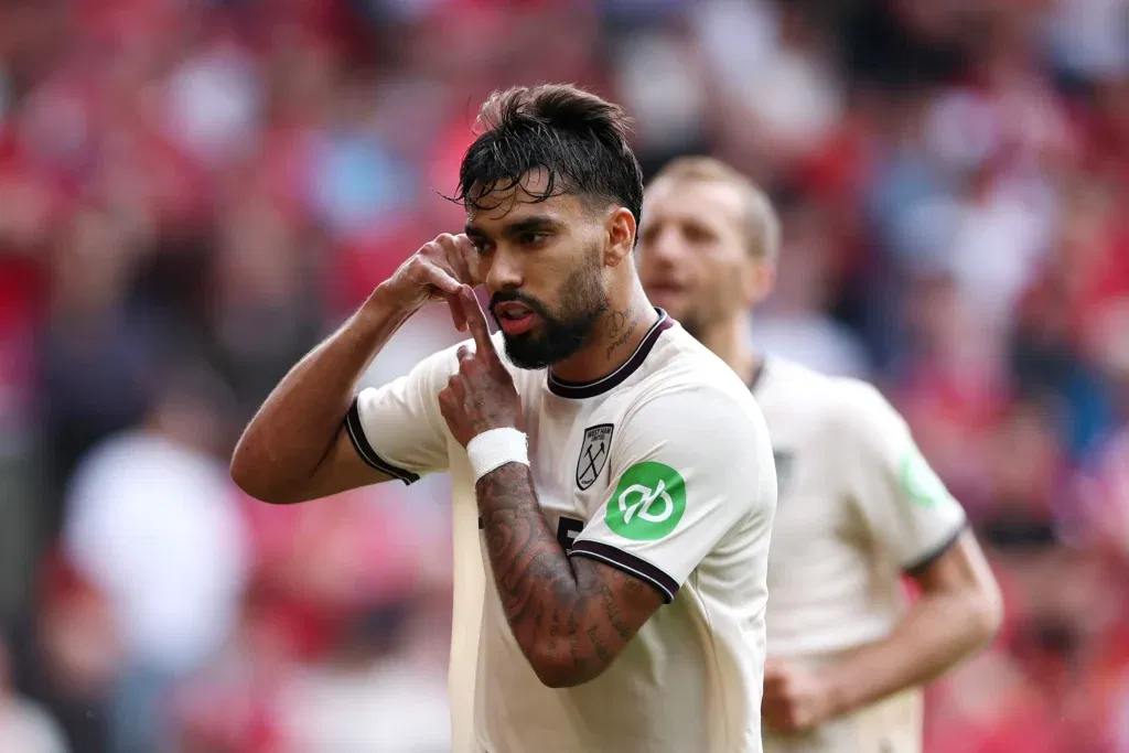 Lucas Paqueta prentends to make a phone call