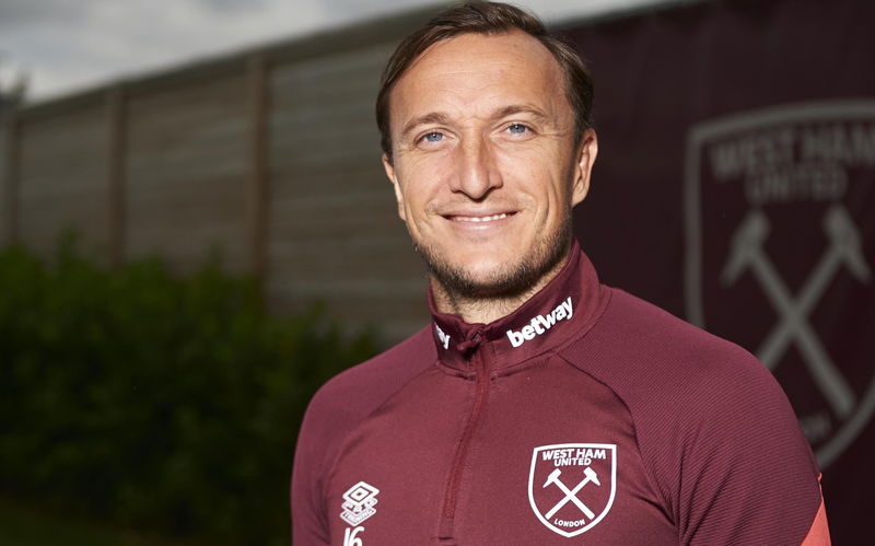 Image for Contract-signing cascade | Young Hammers’ commitment speaks volumes