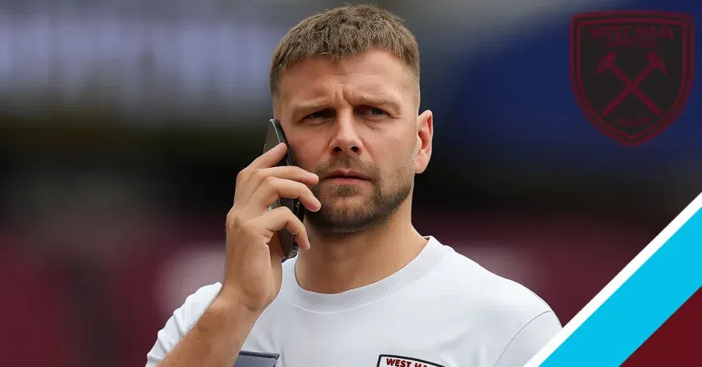 Niclas Fullkrug talks on the phone