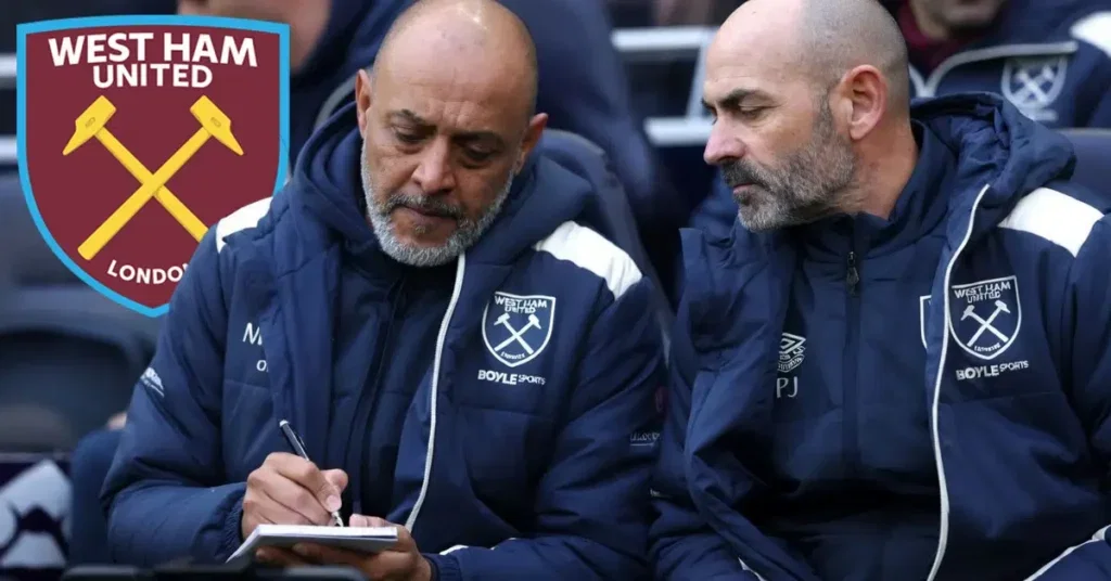 Nuno Espirito Santo takes notes