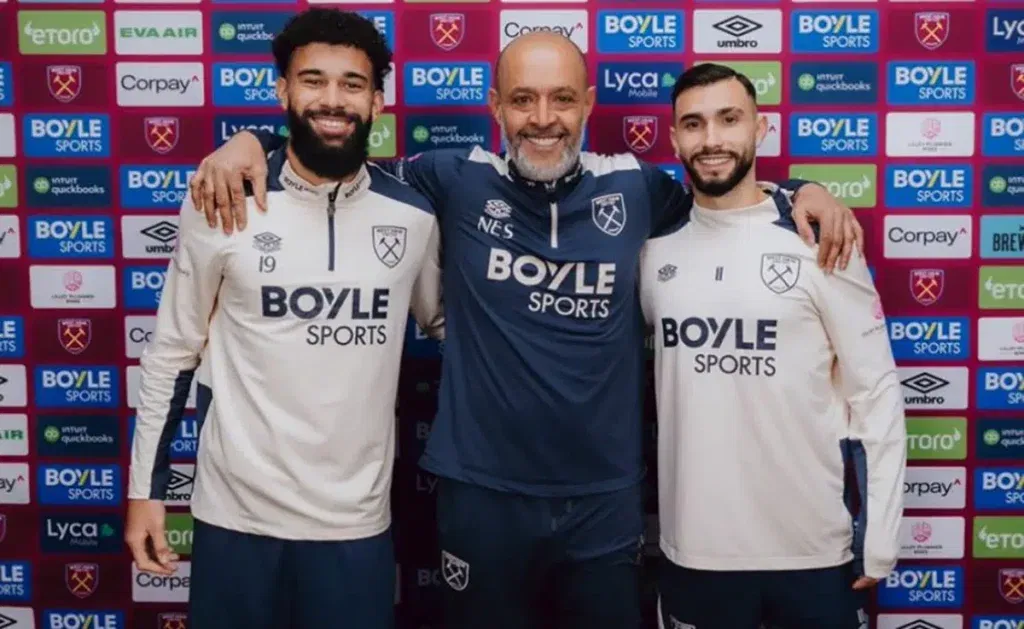 Nuno Espirito Santo poses with Taty Castellanos and Pablo Felipe