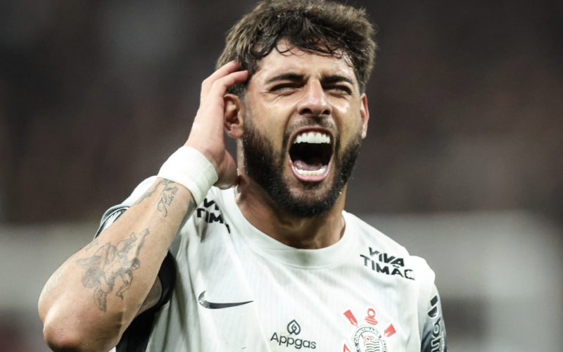 Image for Hammers need to make decision on stricken Brazilian frontman