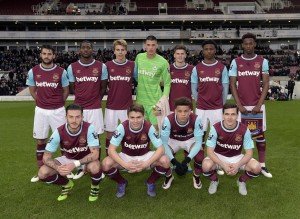 LONDON, ENGLAND - APRIL 25: West Ham United team group prior to the U21 Premier League Cup Final First Leg between West Ham United and Hull City at Boleyn Ground on April 25, 2016 in London, England. (Photo by Avril Husband/West Ham United via Getty Images)