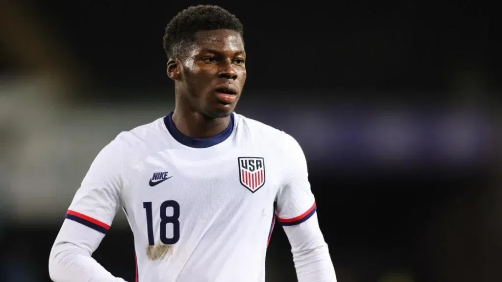 West Ham are chasing AC Milan star Yunus Musah according to Spanish sources. Musah plays for Valencia but came through Arsenal's academy