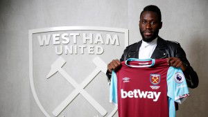 arthur_masuaku_signs_726