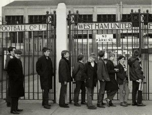 children-queueing-for-tickets