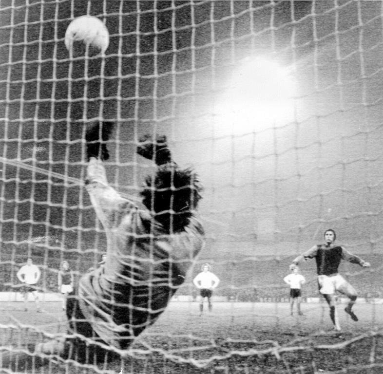 STOKE SENTINEL.......Picture shows the Geoff Hurst Penalty  against Gordon Banks....