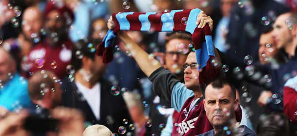 west-ham-fans-bubbles